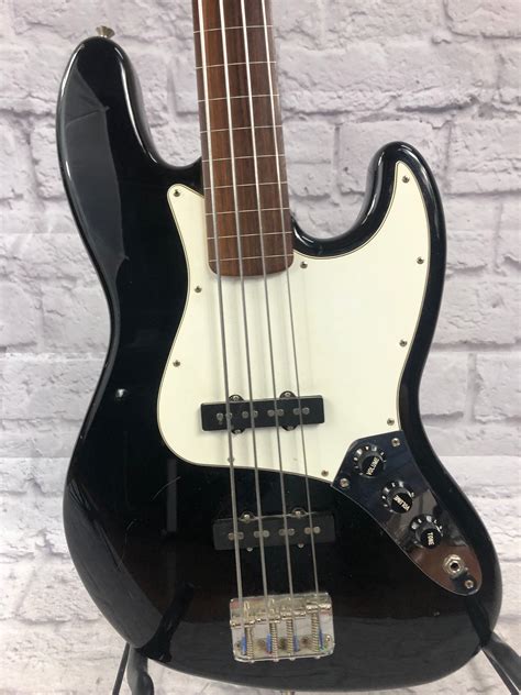 fender jazz bass mexican made.